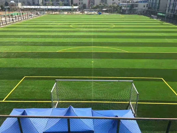 人造草坪足球场